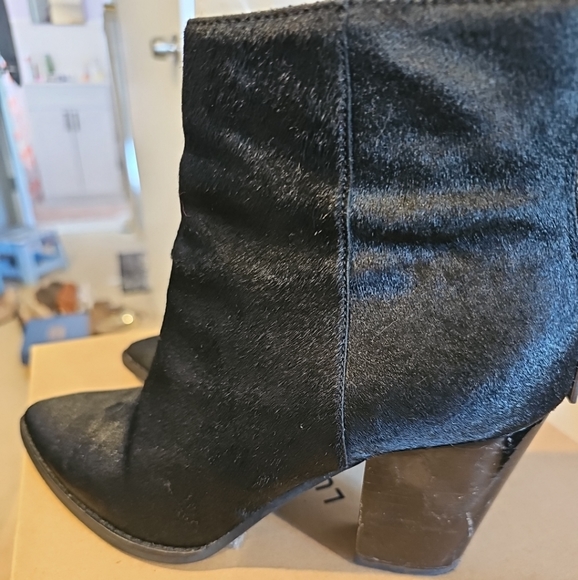 LUCKY BRAND BLACK HAIRCALF 8.5 M BOOTIES - Picture 2 of 5